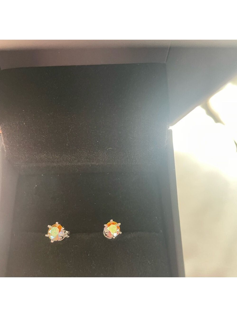 1.0 ct Moissanite earrings - Picture 5 of 5